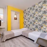 Bright Close To The Center Of By Rent Like