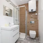 Bright Close To The Center Of By Rent Like Apartment *