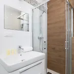 Bright Close To The Center Of By Rent Like Apartment *