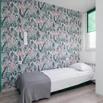 Bright Close To The Center Of By Rent Like Apartment *