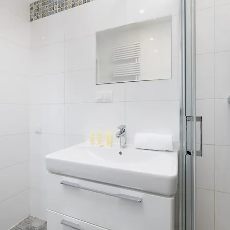 Bright Close To The Center Of By Rent Like Апартаменты *
