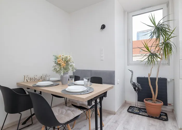 Bright Close To The Center Of By Rent Like * קטוביץ