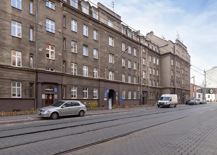 Bright Close To The Center Of By Rent Like דירה קטוביץ