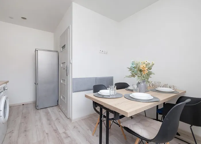 Bright Close To The Center Of By Rent Like דירה