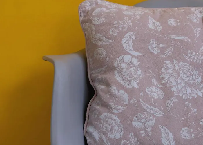 דירה Bright Close To The Center Of By Rent Like *