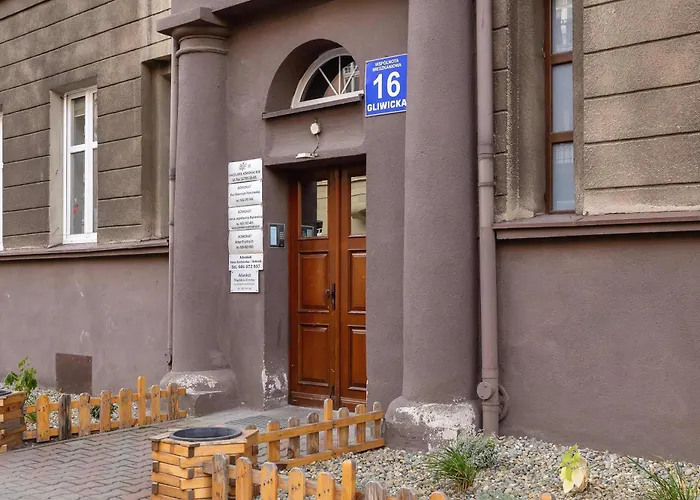 Bright Close To The Center Of By Rent Like *